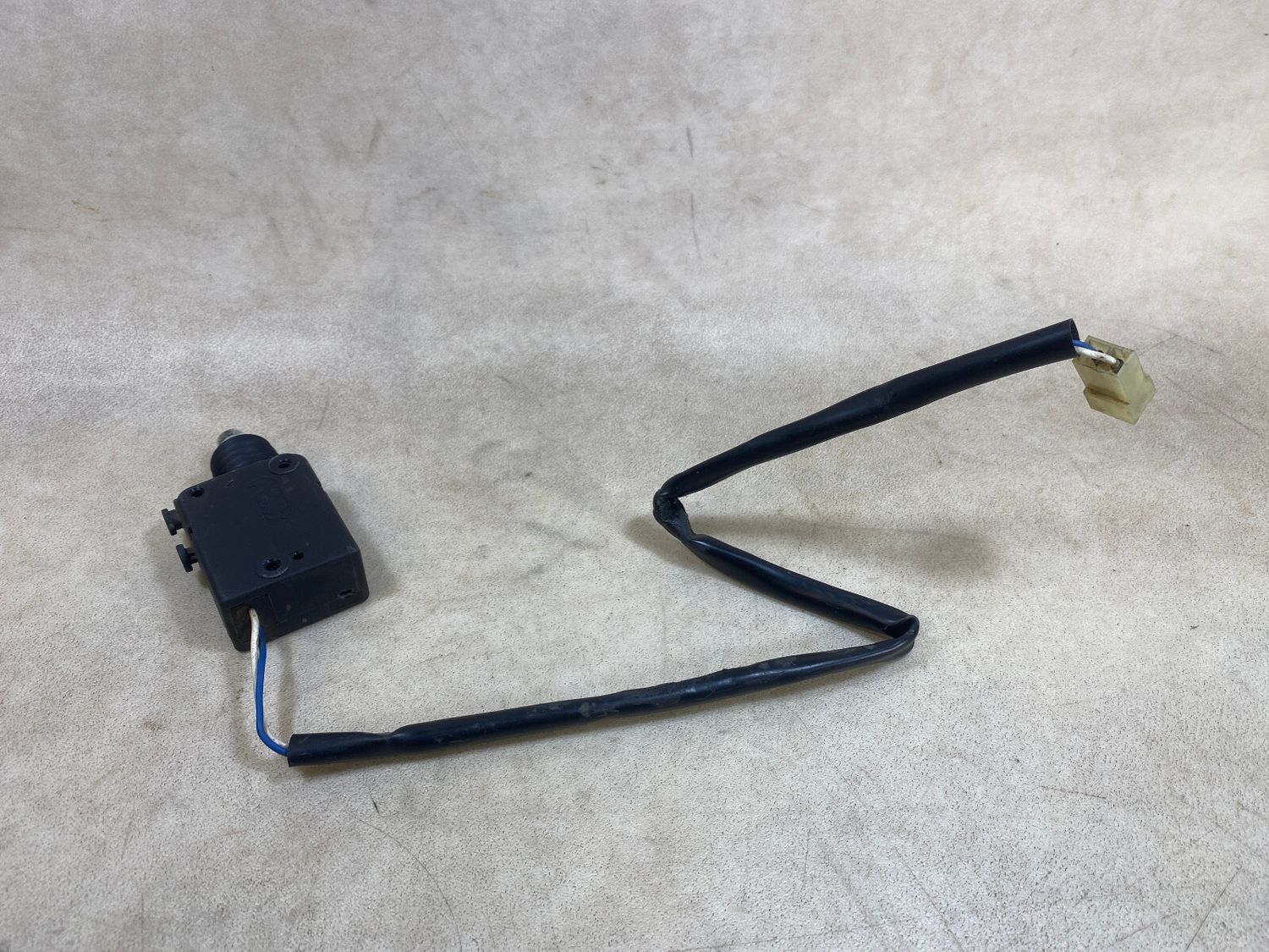 Mercedes G class W463 Genuine Door Lock Actuator A0048202542