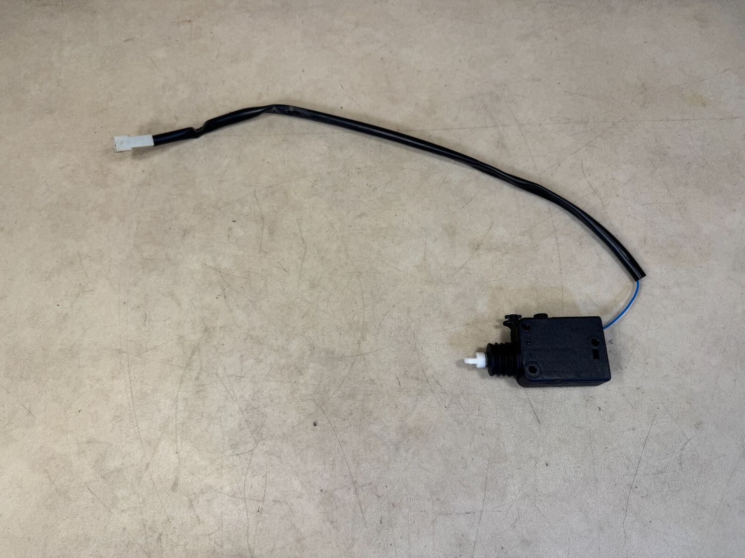 Mercedes G class W463 Genuine Door Lock Actuator A0048202542