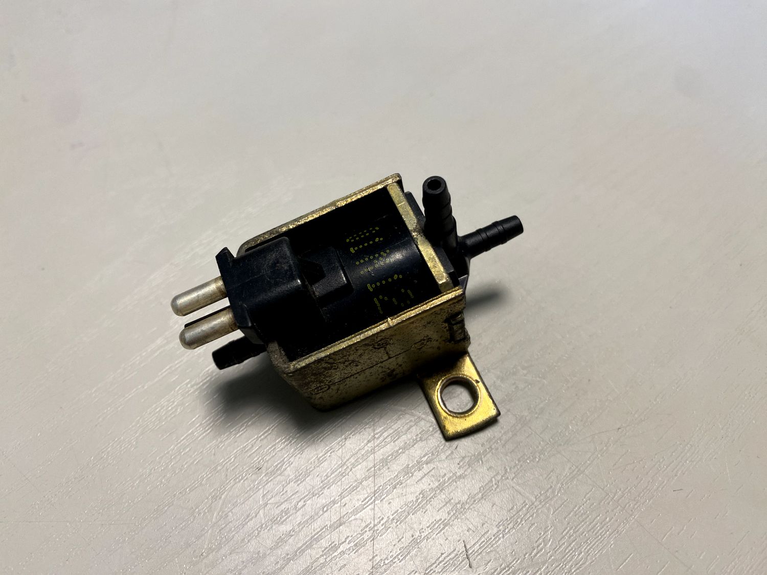 Mercedes SL S G class W129 W140 W463 GENUINE Vacum Solenoid Valve A0015408697