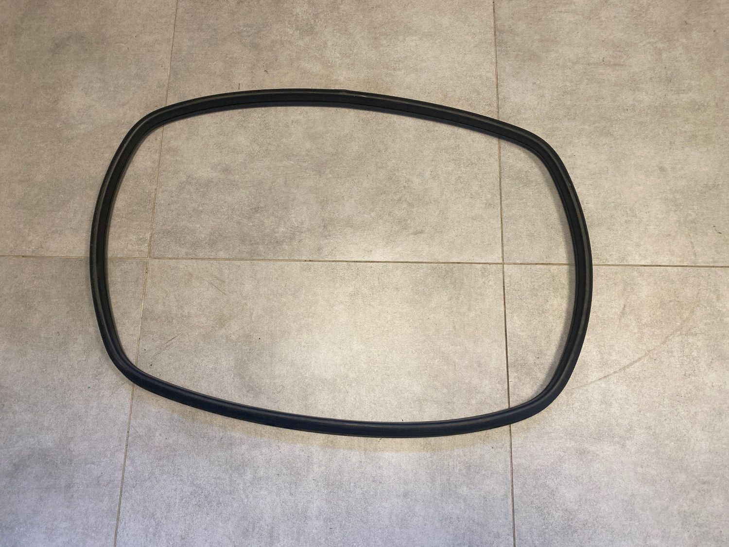 Mercedes G class W463 GENUINE Rear Trunk Glass Gasket Rubber Seal A4606730720