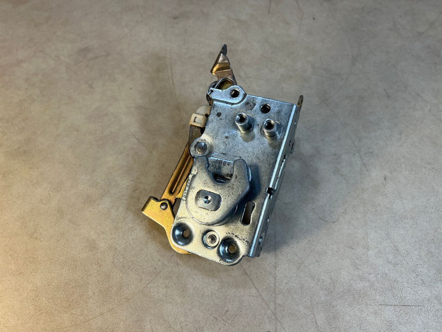 GENUINE BMW 7 Series E23 Front Left Door Lock Catch 51211885915 LH