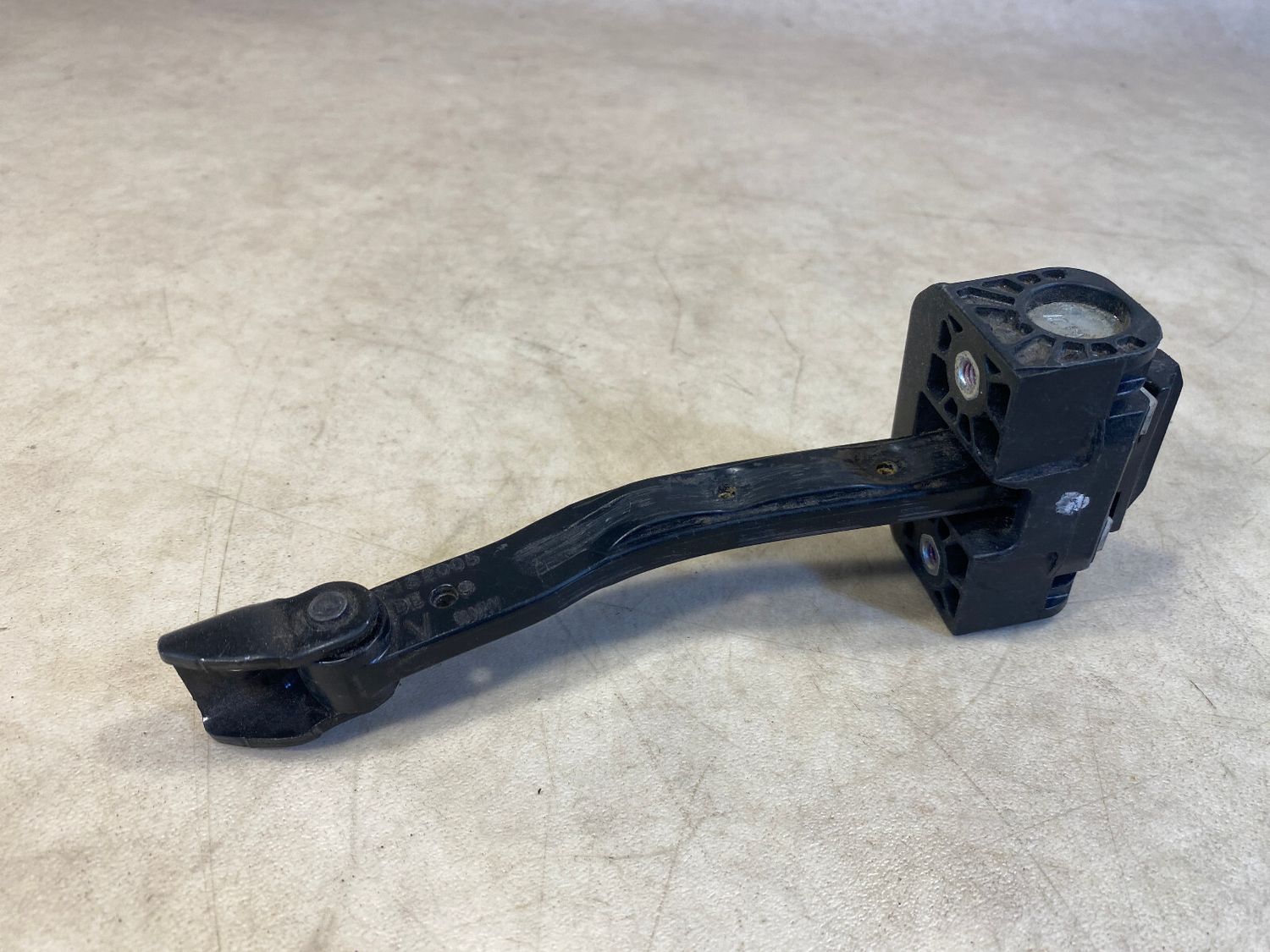 OEM BMW 535I F10 FRONT RIGHT DOOR STRAP BRAKE STOPPER 7182005