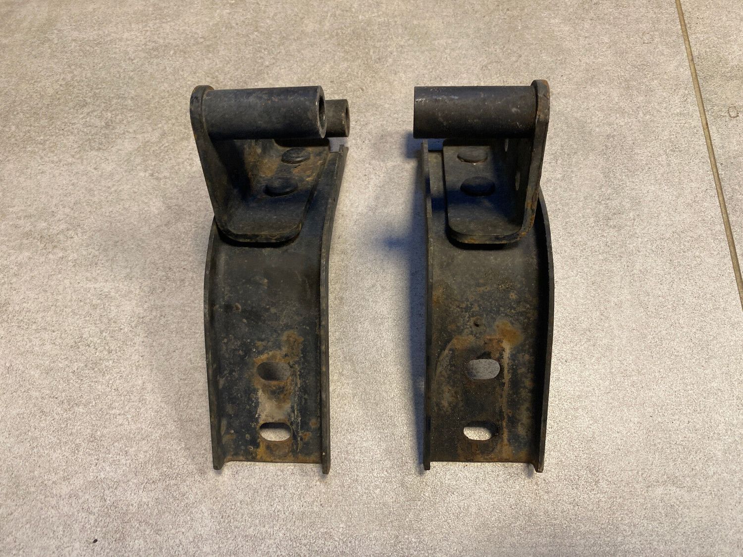 Mercedes G class W463 GENUINE Exhaust mount Left &amp; Right SET