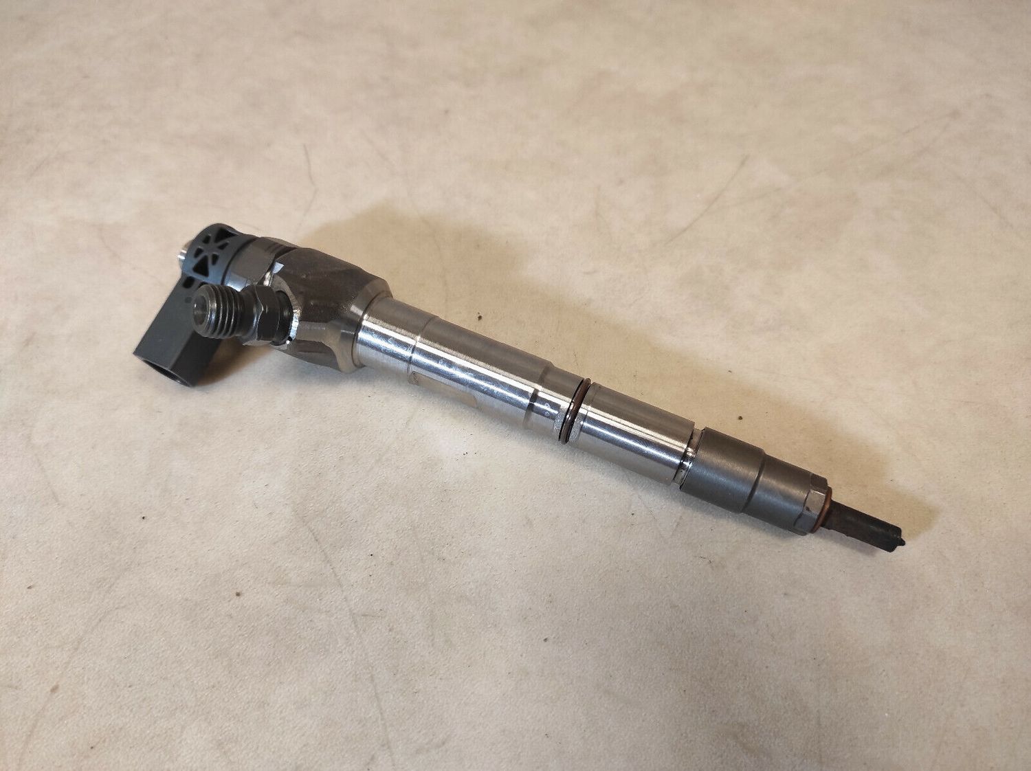 AUDI A3 A4 A5 SEAT LEON SKODA VW FUEL INJECTOR NOZZLE 04L130277AE 04L 130 277 AE