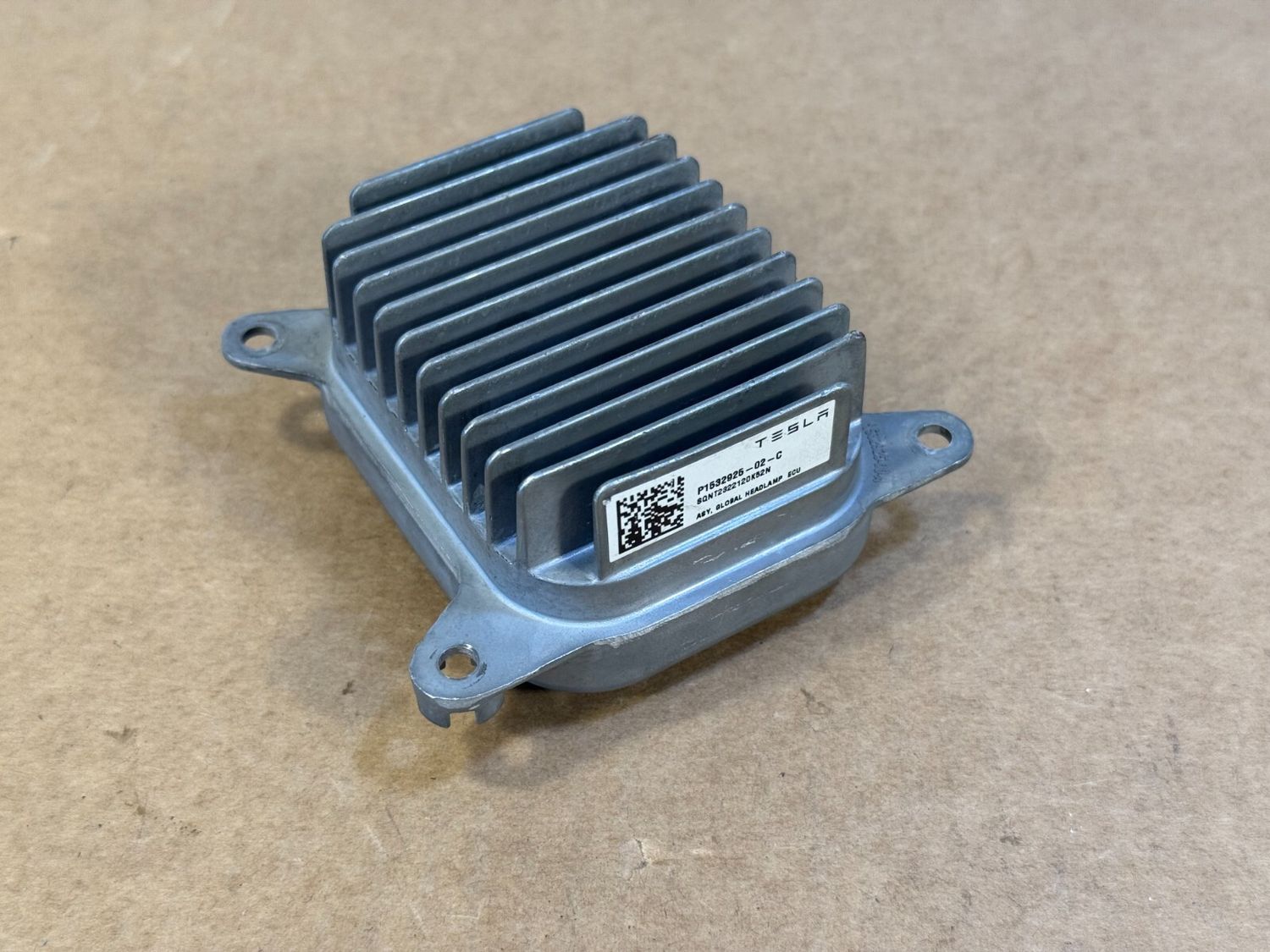 TESLA MODEL Y 3 2022 FRONT HEADLIGHT LED CONTROL MODULE P1532925-02-C OEM