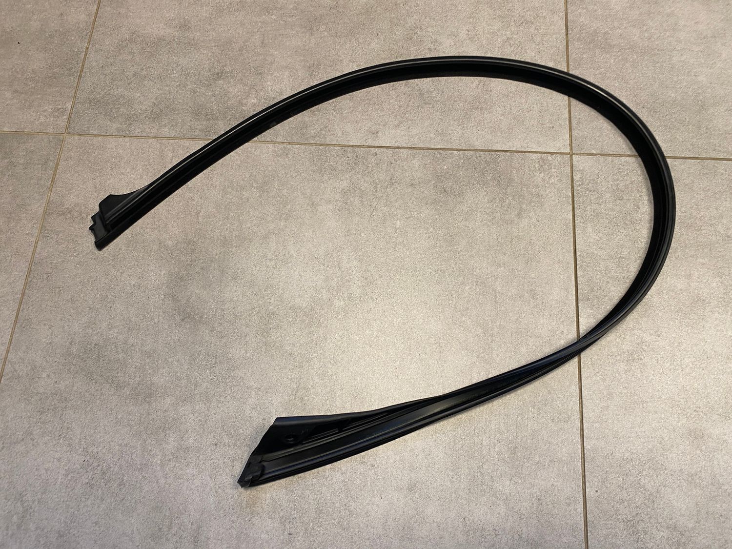 BMW X5 M E70 X5 3.0D GASKETDOOR JOINT DOOR FRNT TOP Right. 51767208584