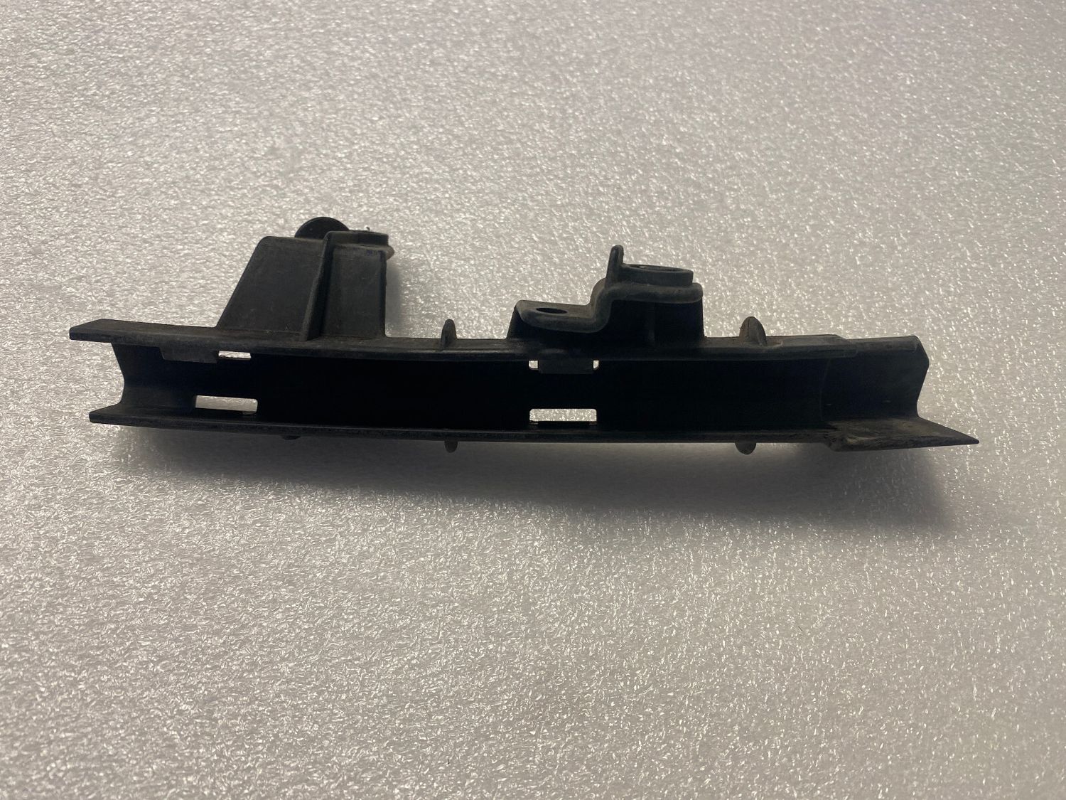 BMW X5 E70 E70 LCI Left Window Guide Bracket 51357185219