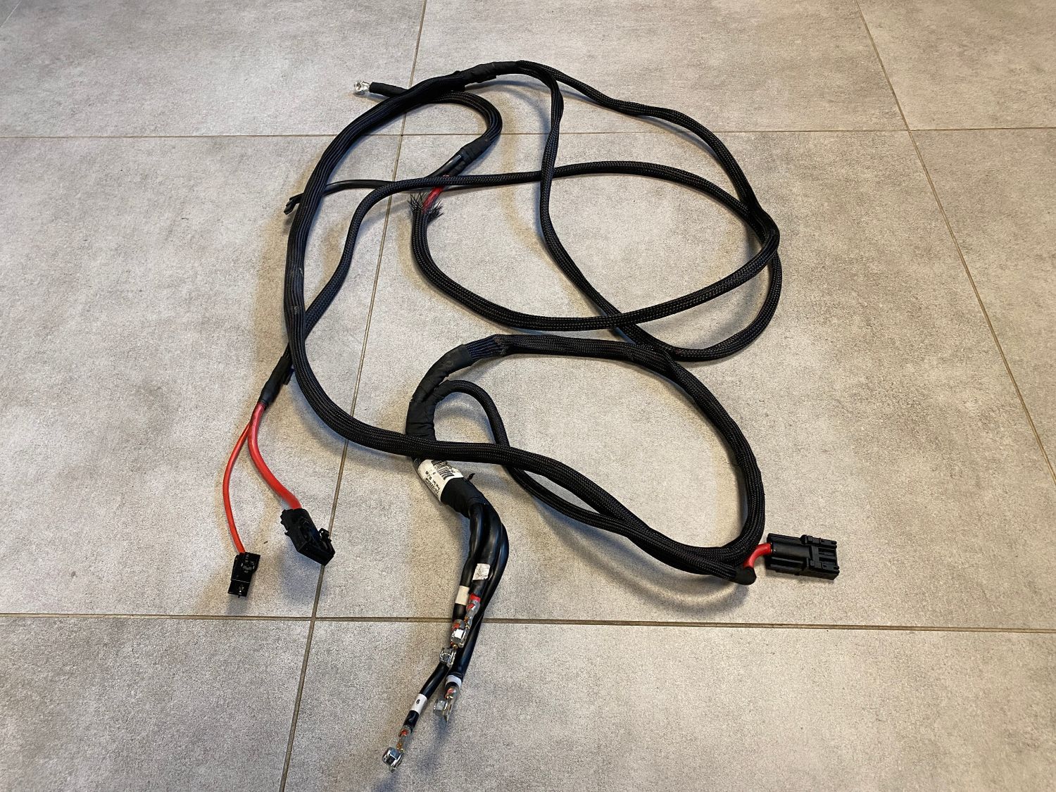 Mercedes G class W463 GENUINE Battery Wire A4635408006