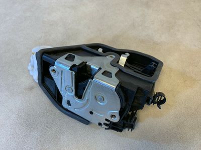 2007-2013 BMW X5 E70 Genuine Front Left Driver Door Lock Latch 51217283627