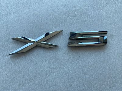 EREDETI BMW - E53 E70 hátsó csomagtartó embléma ragasztott 51148402675