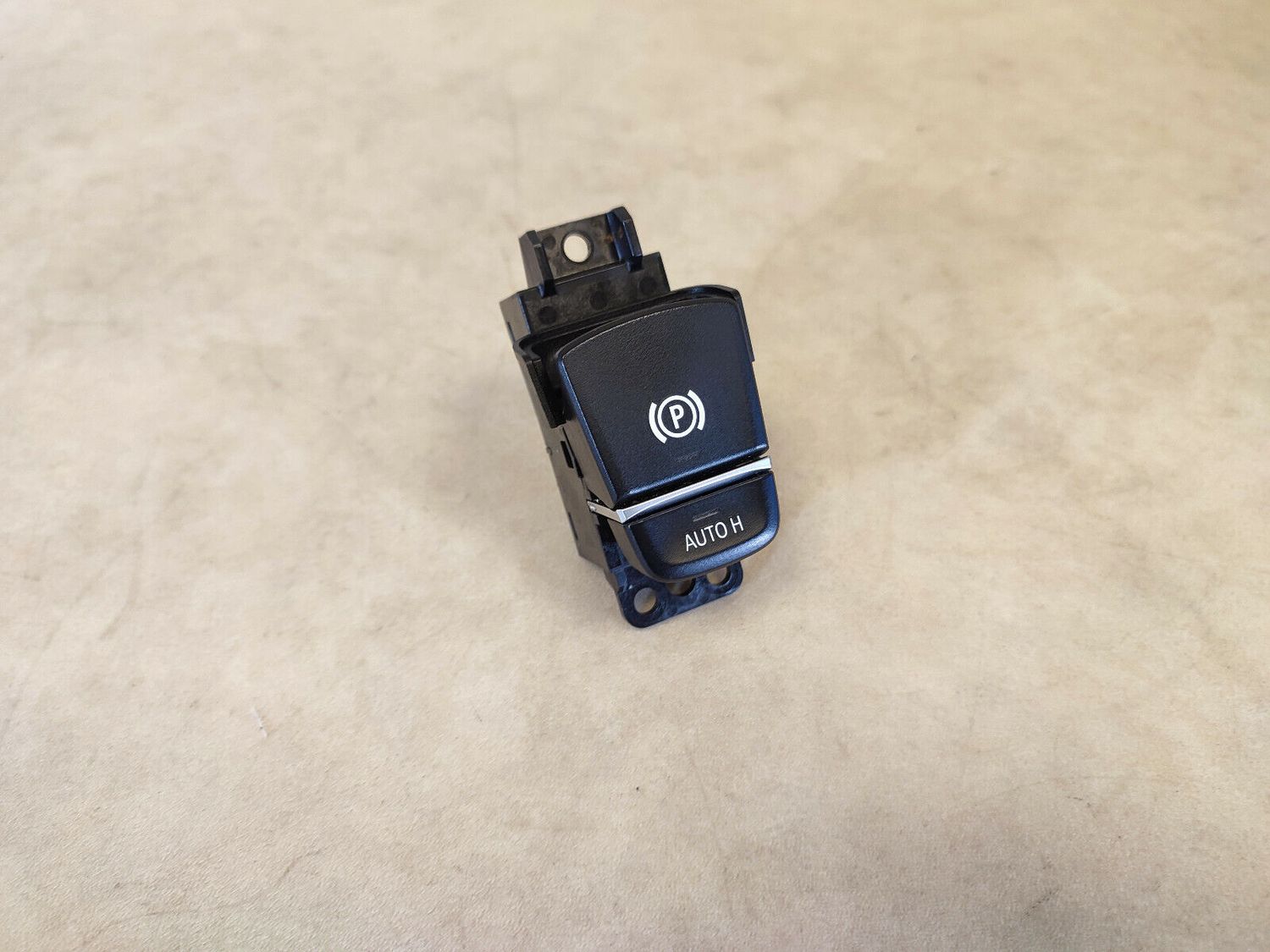 BMW F90 M5 G30 G31 G32 G01 G02 X3 X4 Switch Parking Brake Auto-Hold 6842027