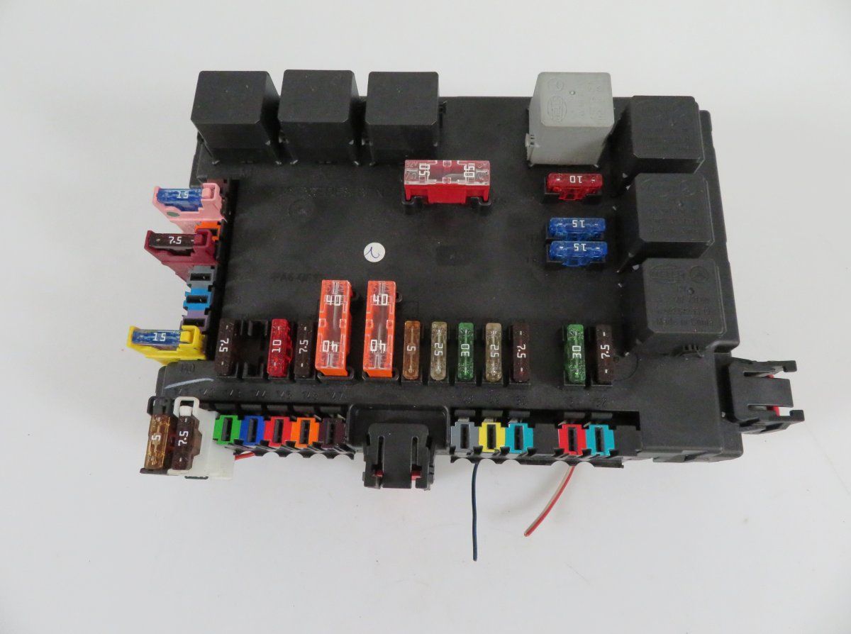 A2219006902 A2219067000 Fuse box MERCEDES-BENZ S-CLASS (W221) (2005-2013)