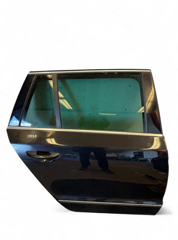 3T9833056 Door Rear Right SKODA SUPERB II (3T4, 3T5) (2008-2015)