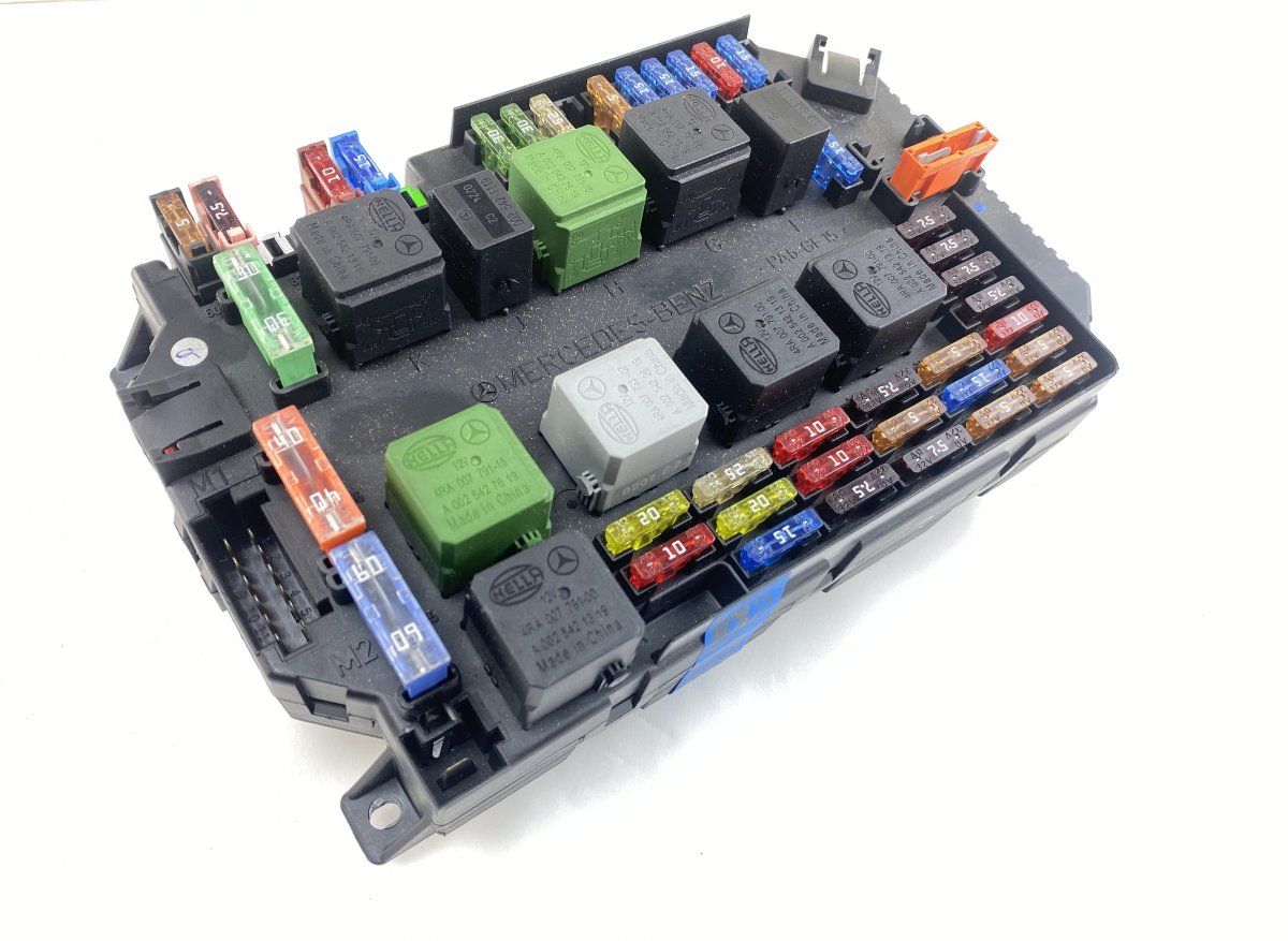 10024618 Fuse box MERCEDES-BENZ S-CLASS (W221) (2005-2013)