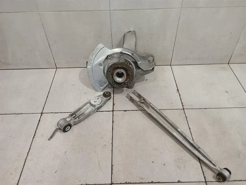 Porsche Cayman 981 GT4 Left Rear Hub 98133111183 Wheel Bearing Housing Rear Left -