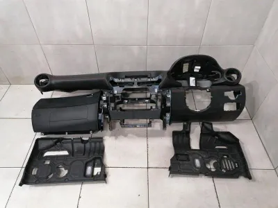 MERCEDES GT C190 GTS S COUPE DASHBOARD A1906800987 RIGHT HAND DRIVE RHD-