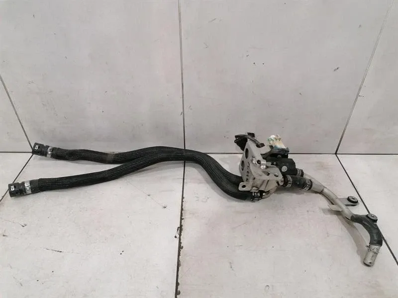 Ferrari GTC4 Lusso F151M Heater Valve 67635900 Heater Valve -