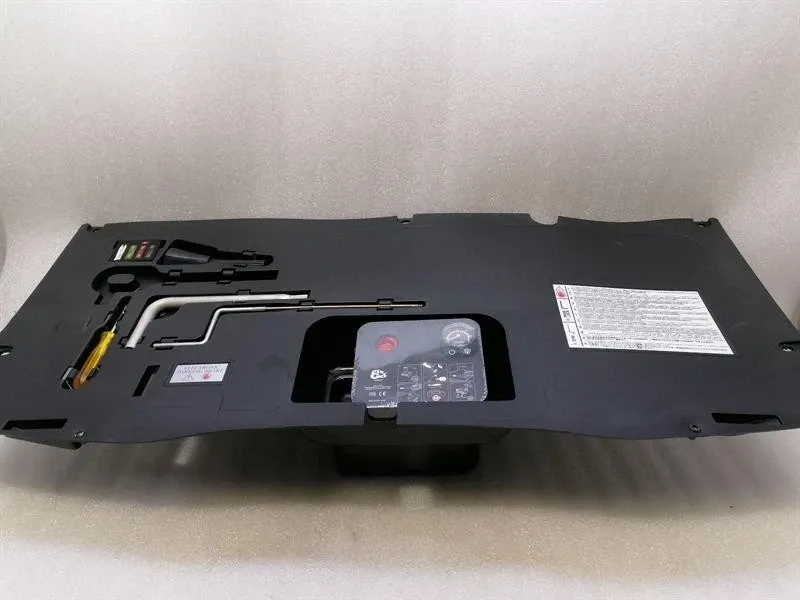 Ferrari GTC4 Lusso F151M Tool Kit 331014 Tool Kit -