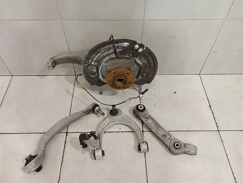 BMW 5 Series F90 G30 M5 Right Front Hub 7857012 Wheel Bearing Housing Front Right-