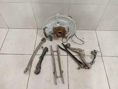 BMW 5-ös széria F90 G30 M5 jobb hátsó agy 7857066 Kerékcsapágy ház jobb hátsó -