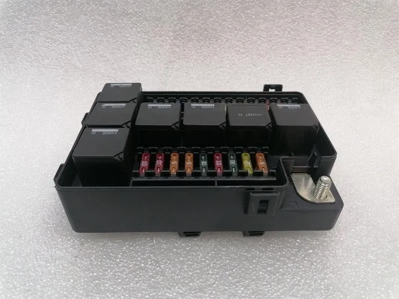 Aston Martin Rapide 10-14 Fuse Box AD43-14A073-AB Fuse Box