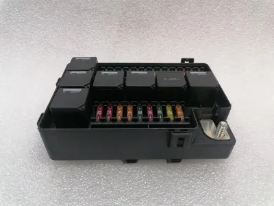 Aston Martin Rapide 10-14 Fuse Box AD43-14A073-AB Fuse Box