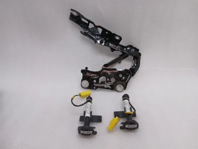 BMW F90 G30 M5 Motorháztető Zsanér Jobb Kiemelt 7347408 Motorháztető Zsanér Jobb Kiemelt 743579803-