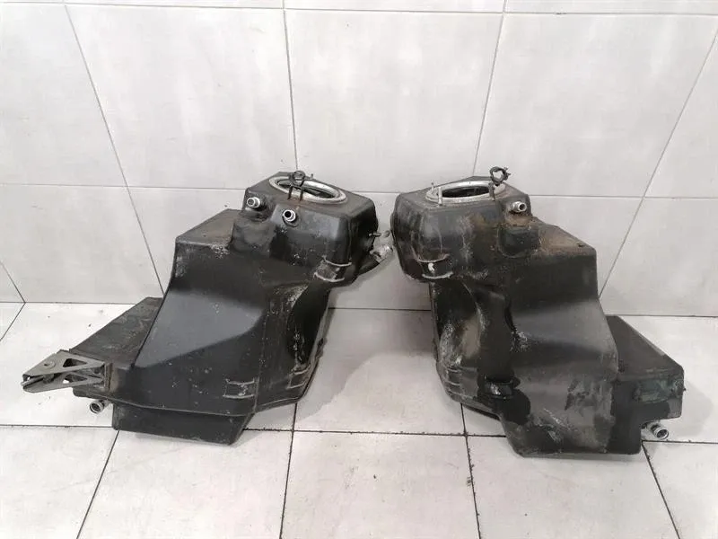 Ferrari 458 F142 Spider Fuel Tank 276666 Fuel Tank SET OF 2 Set-