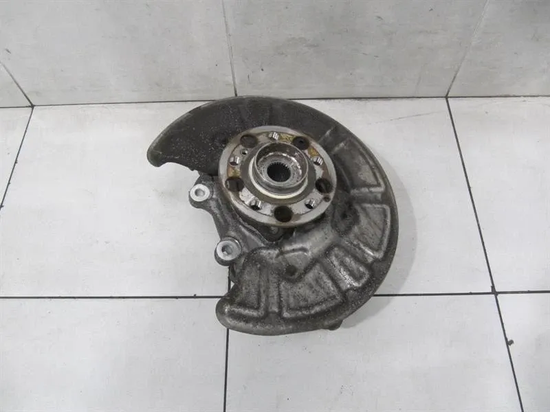 Mercedes C63 AMG W205 Right Rear Hub A2053501614 Wheel Bearing Housing Rear Right -
