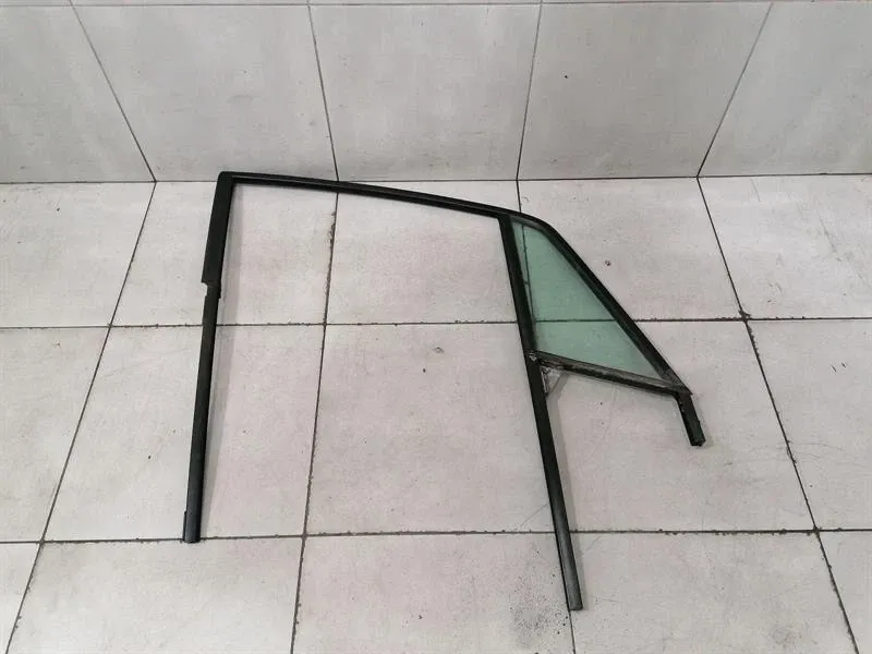 Porsche 911 1984-1989 Right Front 1/4 Glass 91154251200 Door Window 1/4 Front Re-