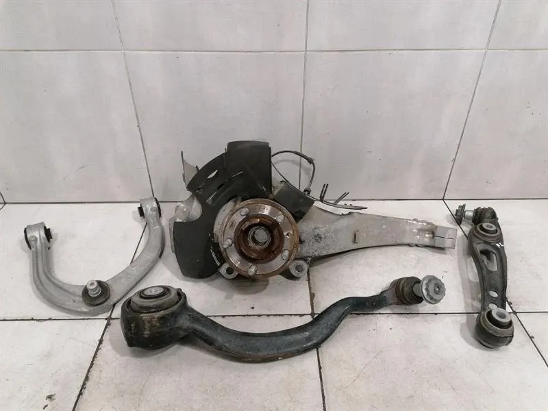 Land Rover Range Rover Sport L494 Left Front Hub LR043582 Front Wheel Bearing Housing -