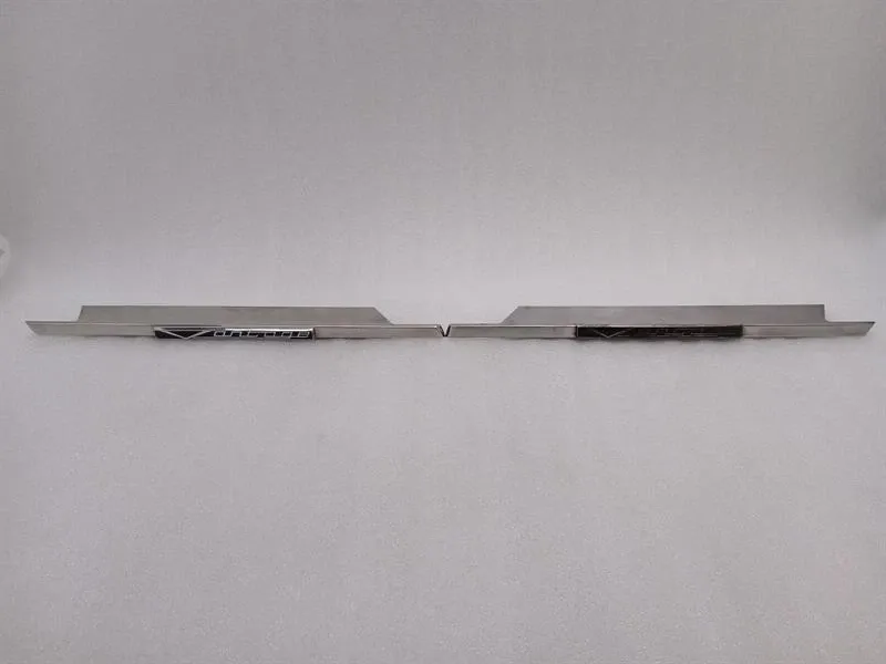 ASTON MARTIN VANTAGE AM SERIES 3 1973-1978 FENDER WING MOULDINGS L+R-