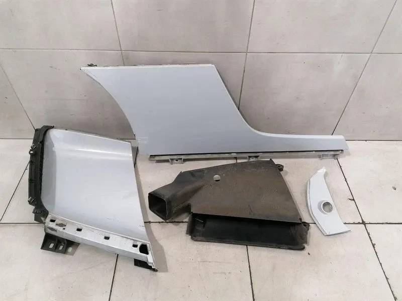 Audi R8 Type 42 V10 Spyder Rear Right Cover 427809384B Rear Right Cover-