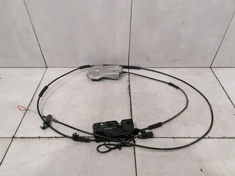 Audi R8 Type 42 V10 5.2 Spyder boot lock 8K2823746 tailgate lock-