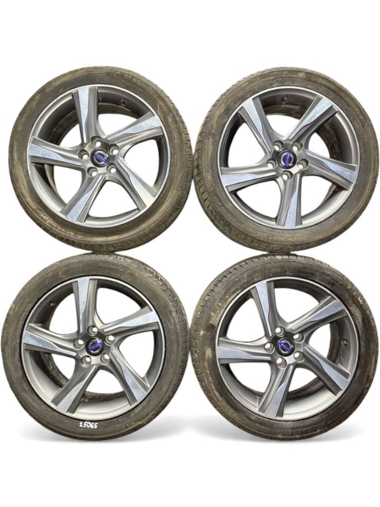 31347131 Rim set With Tyres 4 pcs VOLVO V40 (2012-2019)