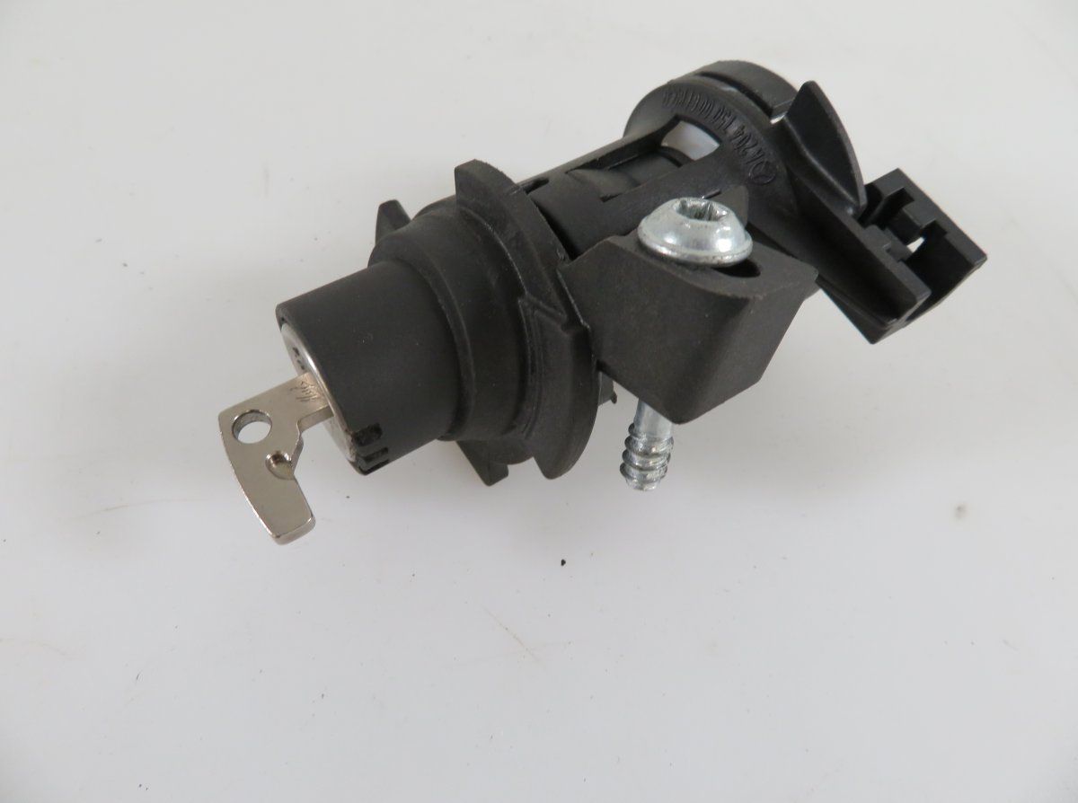 A2047500061 Bootlid / tailgate lock MERCEDES-BENZ E-CLASS Coupe (C207) (2009-2016)