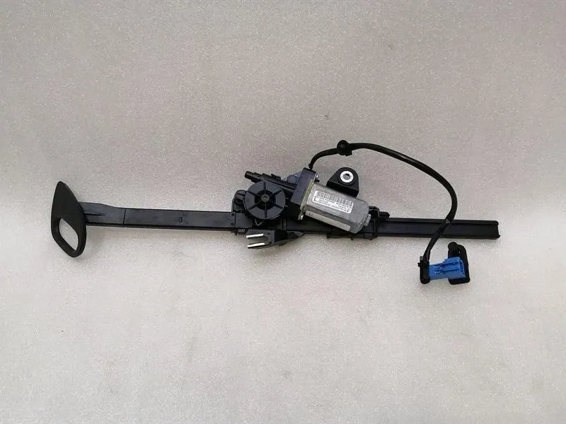 Mercedes C Class W205 Seatbelt Feeder A2058600182 Seat Belt Retainer Actuator Left-