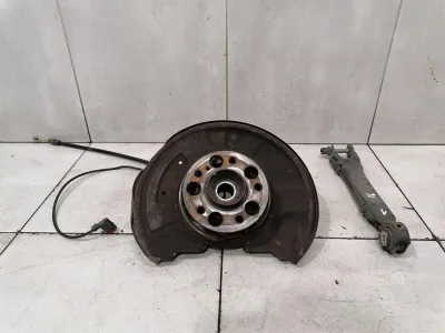 Mercedes C Class W204 Left Rear Hub A2043501341 Wheel Bearing Housing Rear Left -