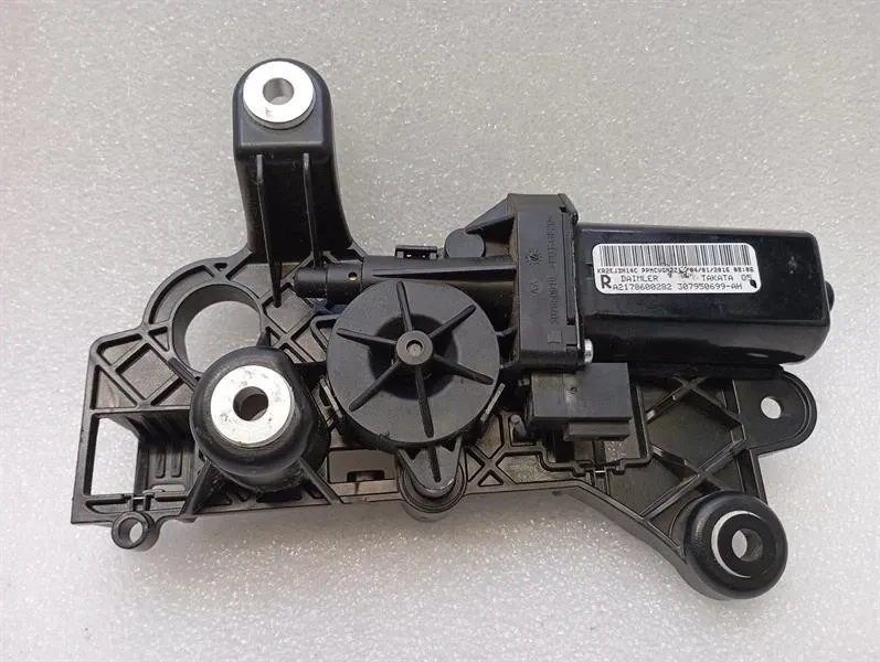 Mercedes CL W217 Right Seatbelt Feeder Motor A2178600282 Seat Belt Guide-