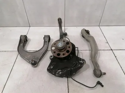 Mercedes S-Class W221 Right Front Hub A2213323001 Wheel Bearing Housing Front Right-