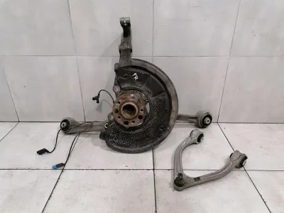 Mercedes CL63 AMG W217 Right Front Hub A2223322001 Wheel Bearing Housing Front Right-