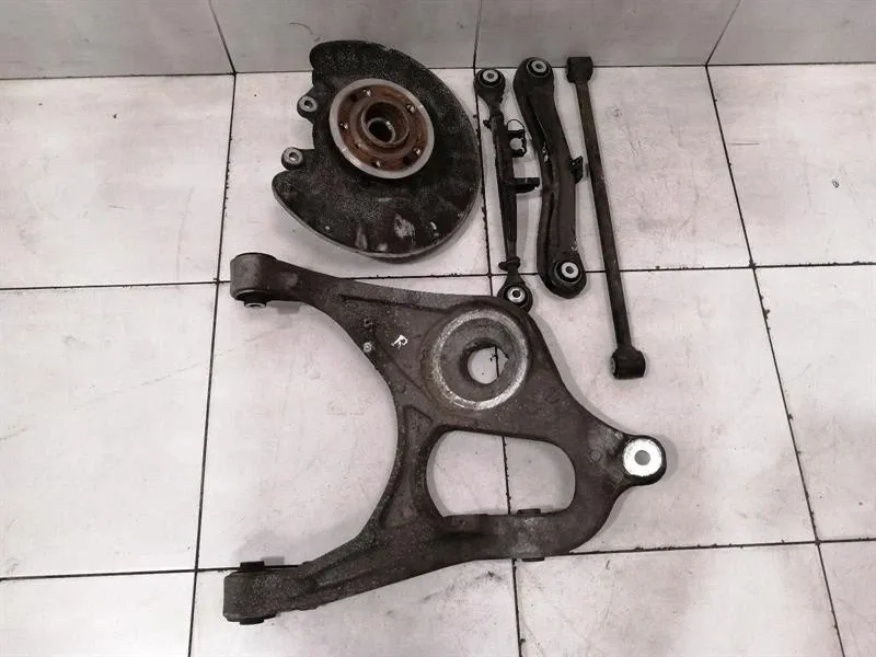 Mercedes GLS X166 GLS63 AMG Rear Hub A1663500208 Wheel Bearing Housing Rear Right -