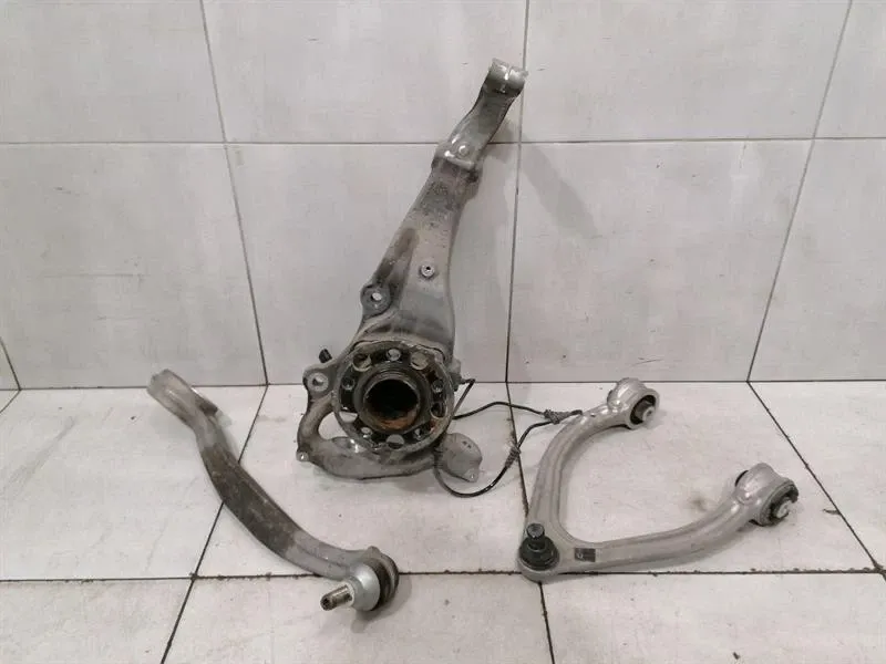 Mercedes S-Class W222 Right Front Hub A2223322001 Wheel Bearing Housing Front Right-