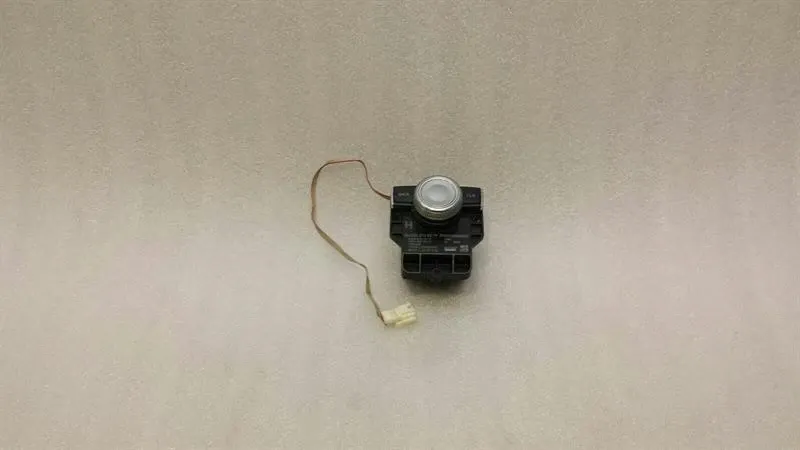 Mercedes GLK X204 Command Controller Switch A2048700679 Switch Damaged-