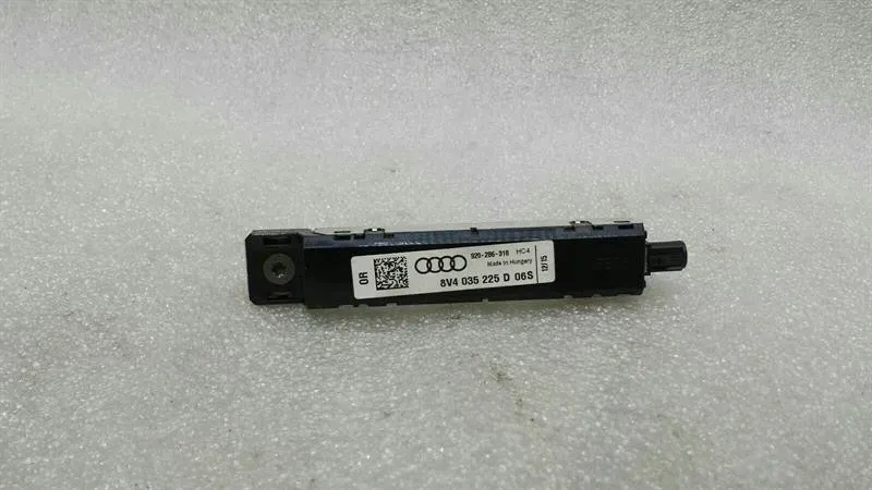 Audi RS3 8V Aerial / Antenna 8V4035225D Antenna-