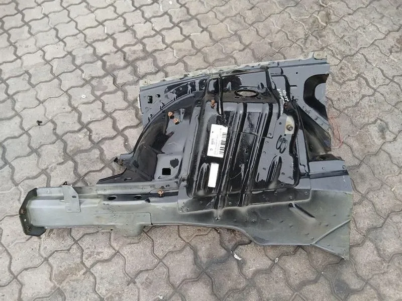 2010 Dodge Challenger SRT Right Front Chassis Leg Right Front Wheel Arch-