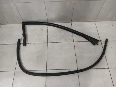 Ferrari Roma F169 door seal 783106 RH door seals right-