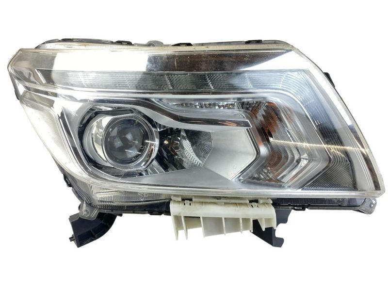 260104JA5A Headlight right NISSAN NAVARA III / NP300 (D23) (2014-)