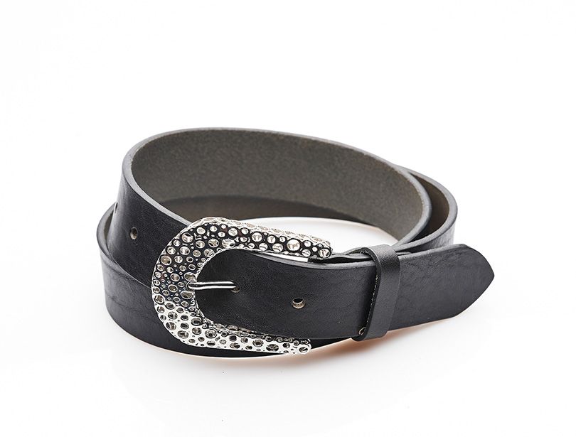 Ceinture satinée avec boucle en fonte ornée