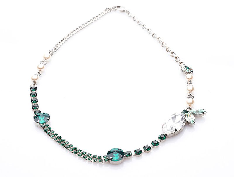 Magnifique collier serti de cristaux Swarovski